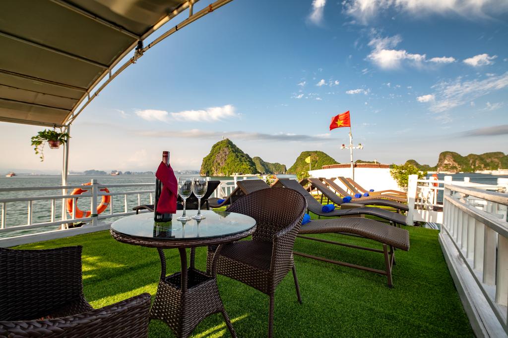 Du thuyền Halong Cozy Bay 2N1D